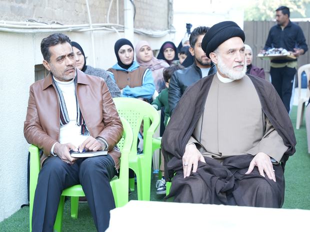 ضيوف الفعالية في ساحة المدرسة